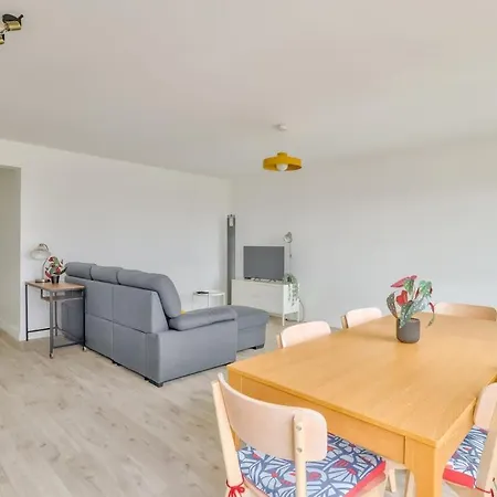 Vandrezanne 1 Stylish 2 Bed Views *