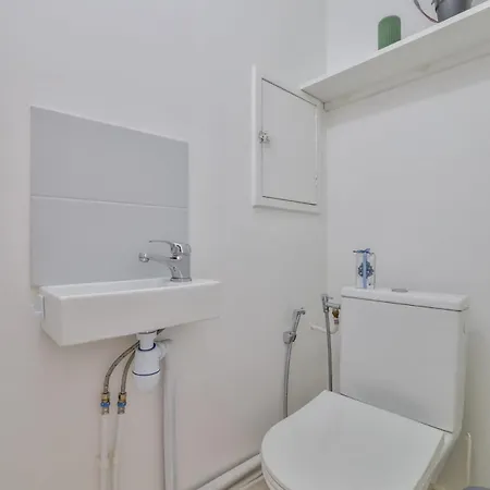 Vandrezanne 1 Stylish 2 Bed Views Apartment Paris