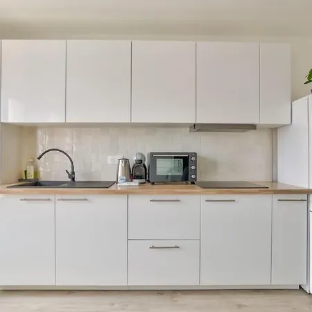 Vandrezanne 1 Stylish 2 Bed Views *