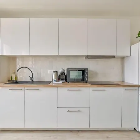 Vandrezanne 1 Stylish 2 Bed Views Paris