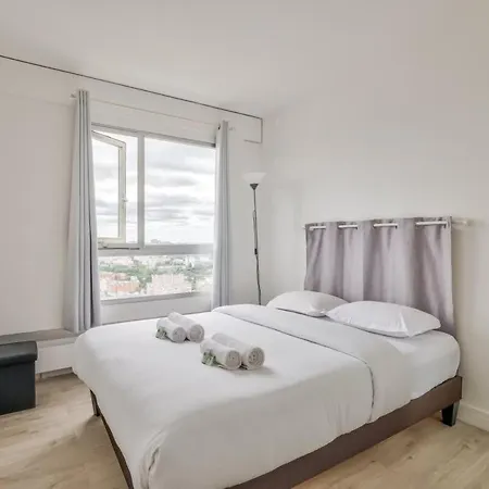 Vandrezanne 1 Stylish 2 Bed Views Apartment