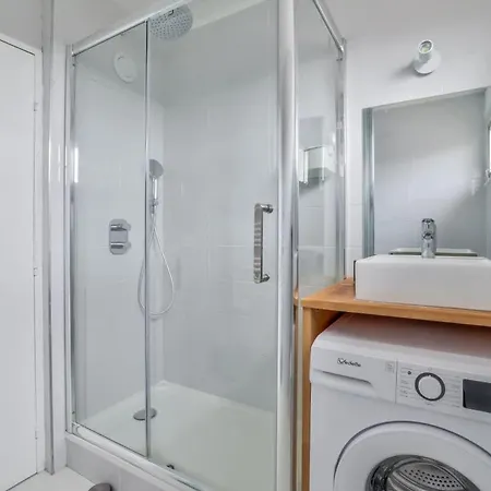 Vandrezanne 1 Stylish 2 Bed Views Apartment