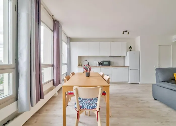 Vandrezanne 1 Stylish 2 Bed Views