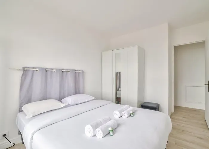 Vandrezanne 1 Stylish 2 Bed Views *